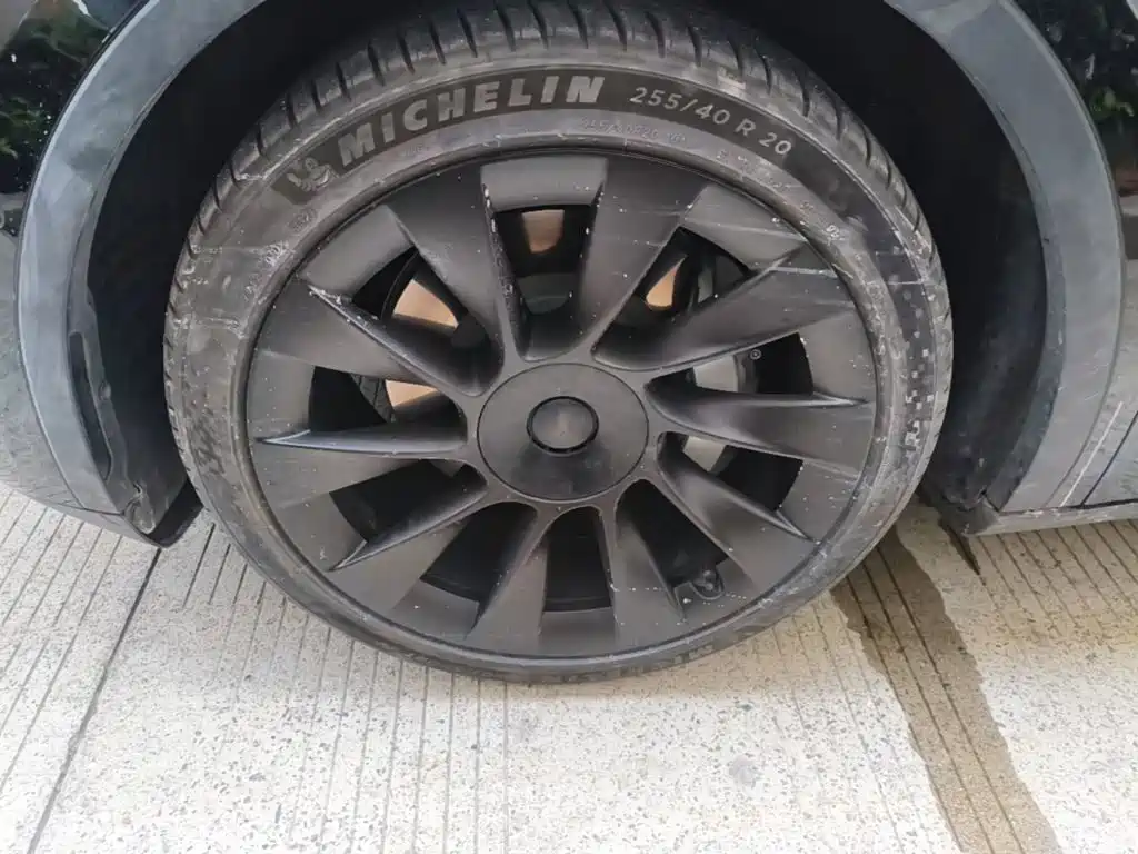 Tesla Model Y — миниатюра 23