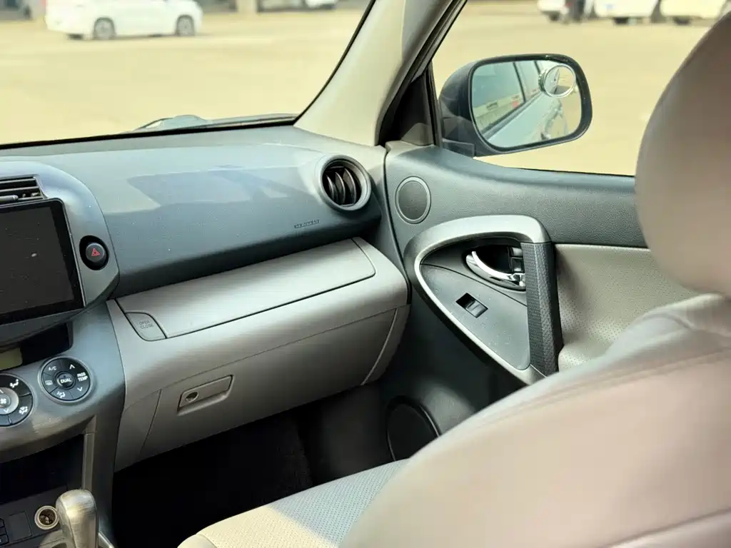 Toyota RAV4 — миниатюра 21