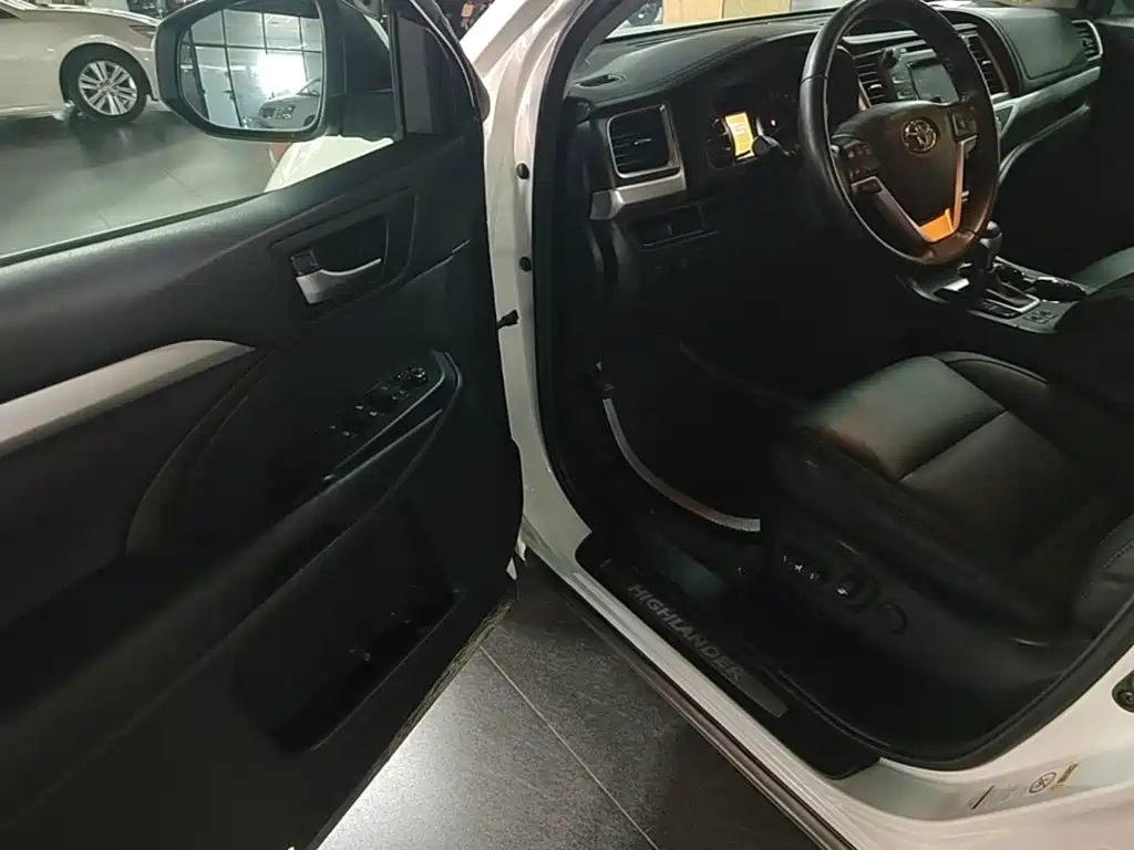 Toyota Highlander — миниатюра 16