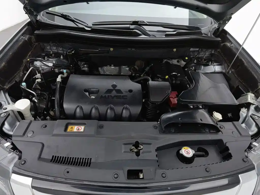 Mitsubishi Outlander — миниатюра 6