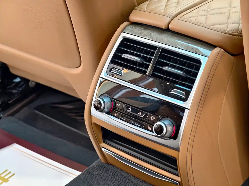 BMW 7 Series — миниатюра 14