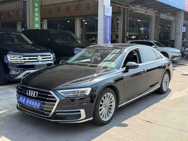 AUDI A8