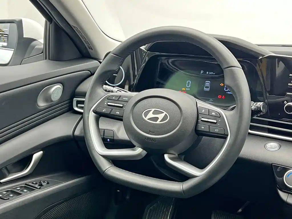 Hyundai Elantra — миниатюра 20