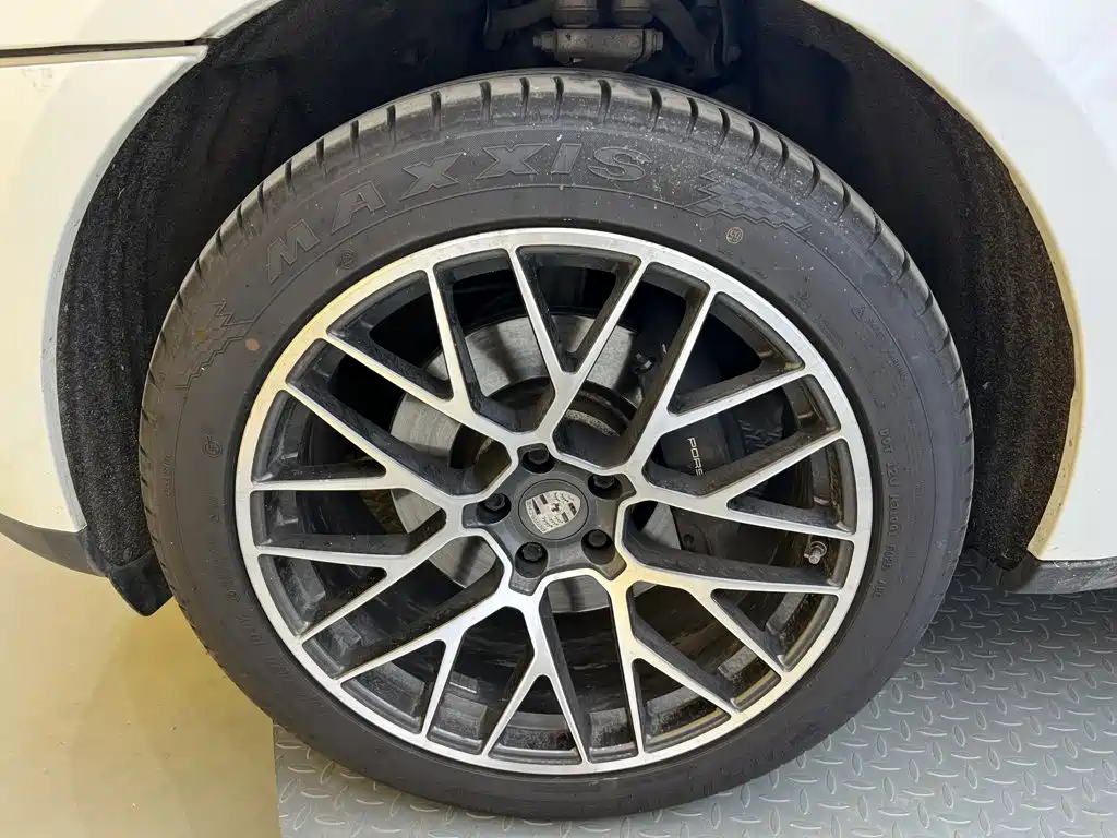 Porsche Macan — миниатюра 10