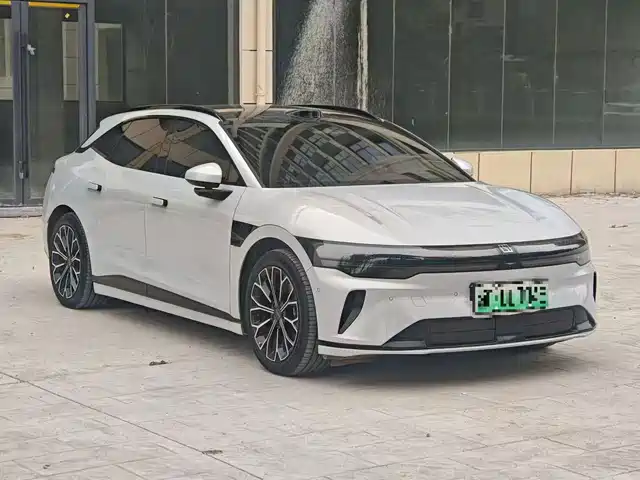 2025 Zeekr 007