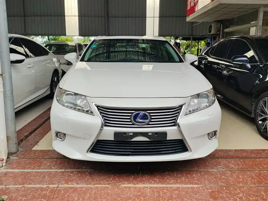 Lexus ES 2014 300h Comfort
