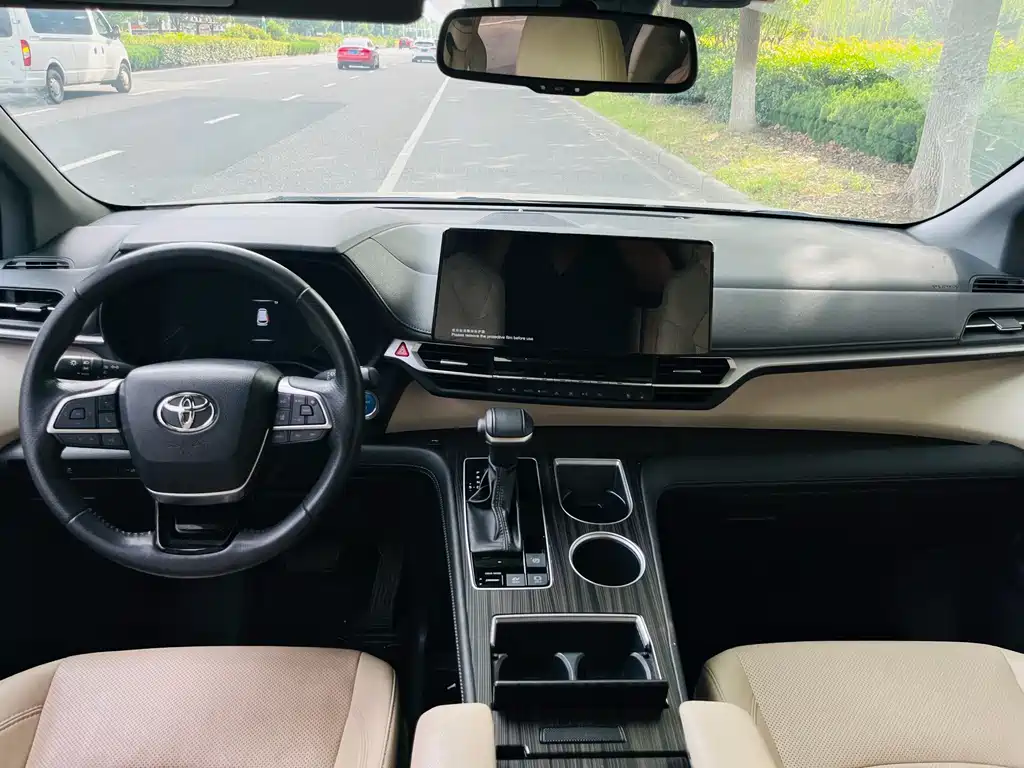 Toyota Sienna — миниатюра 10