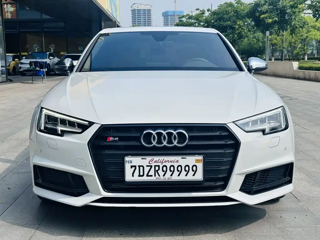 Купить Audi S4
