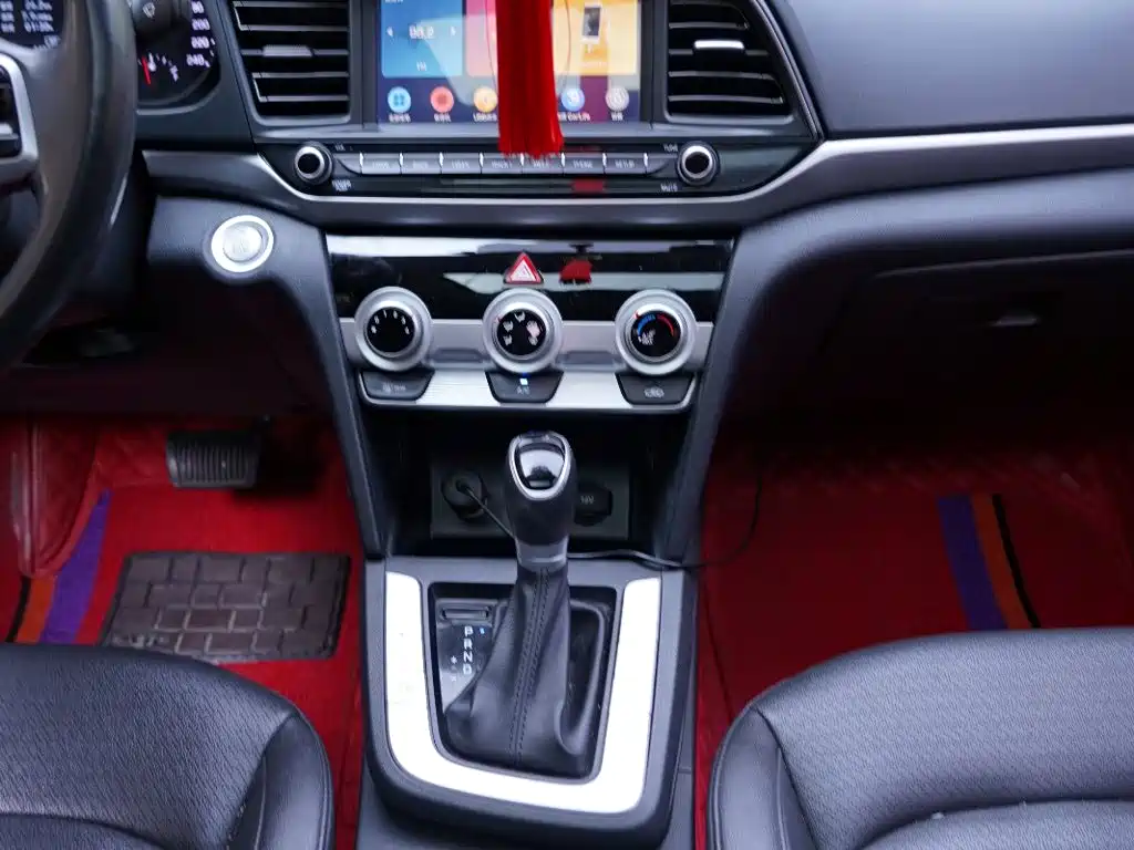 Hyundai Elantra — миниатюра 8