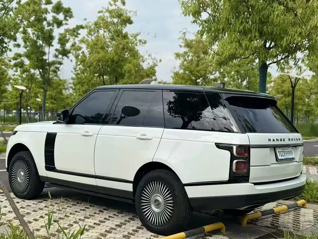 Land Rover Range Rover 2022 3.0 L6 360PS