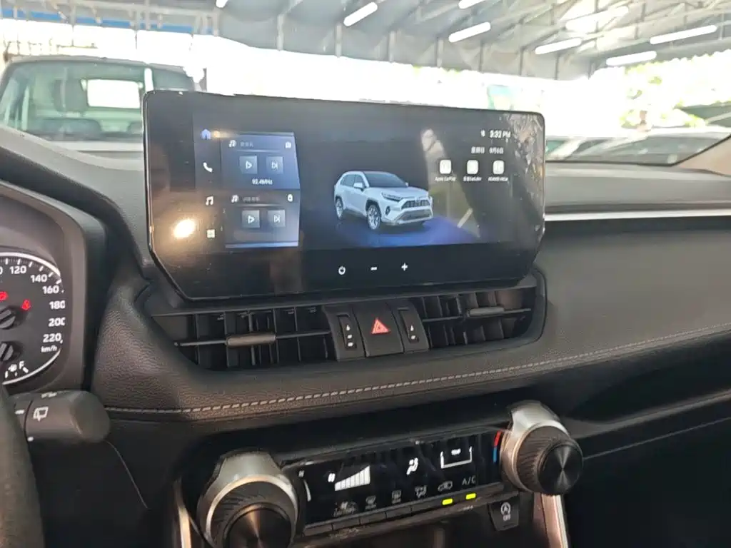 Toyota RAV4 — миниатюра 13
