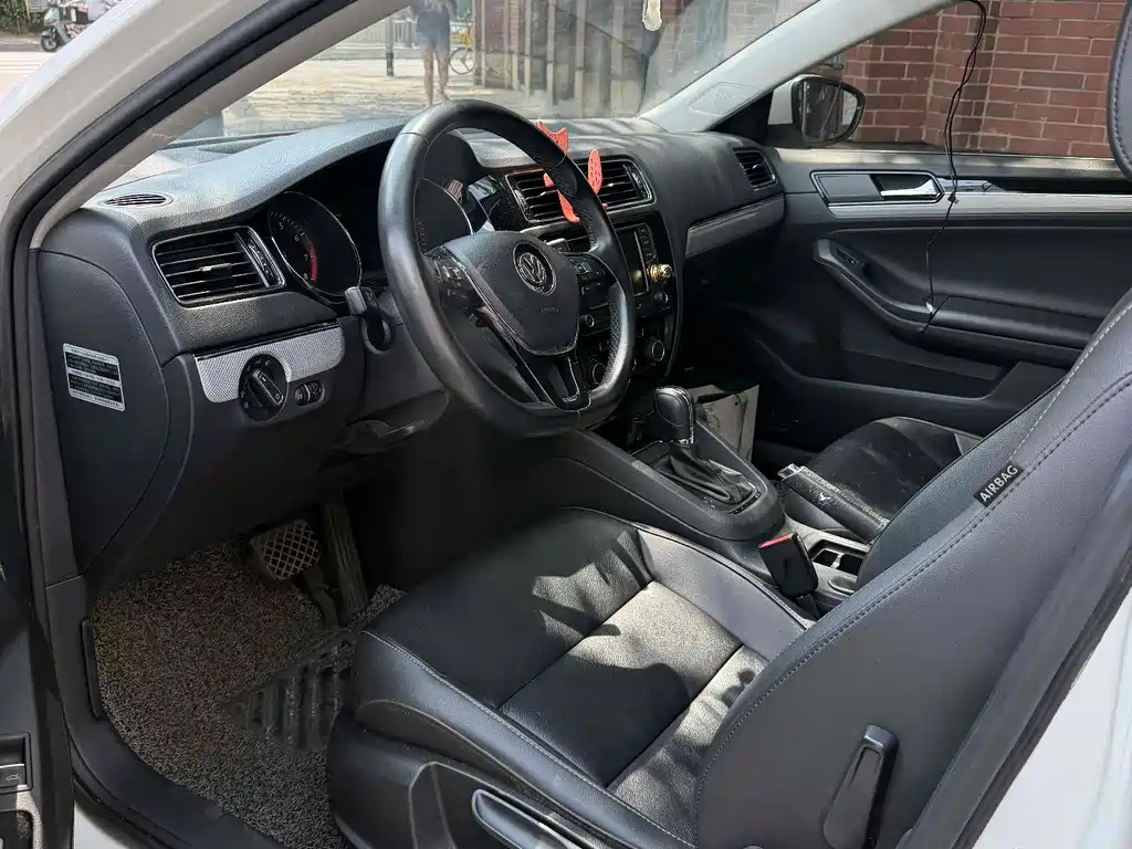 Volkswagen Sagitar — миниатюра 5