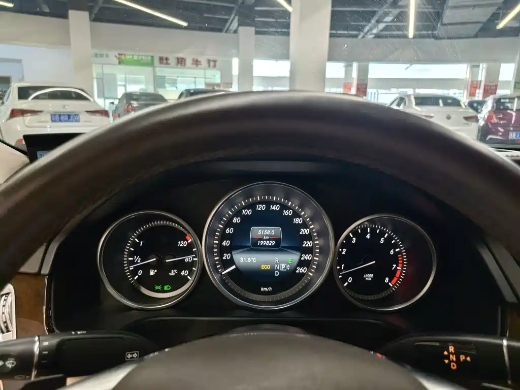 Mercedes-Benz E-Class — миниатюра 10
