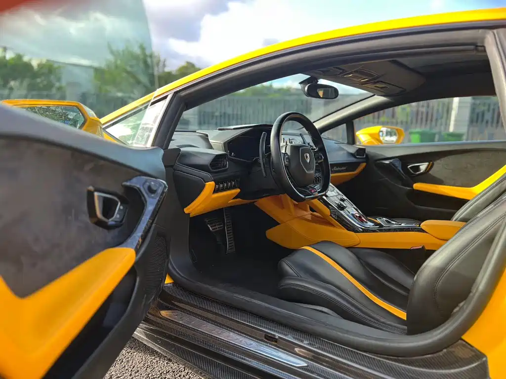 LAMBORGHINI HURACÁN