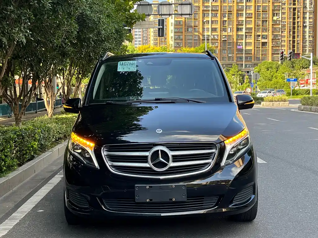 Mercedes-Benz V-Class — миниатюра 2
