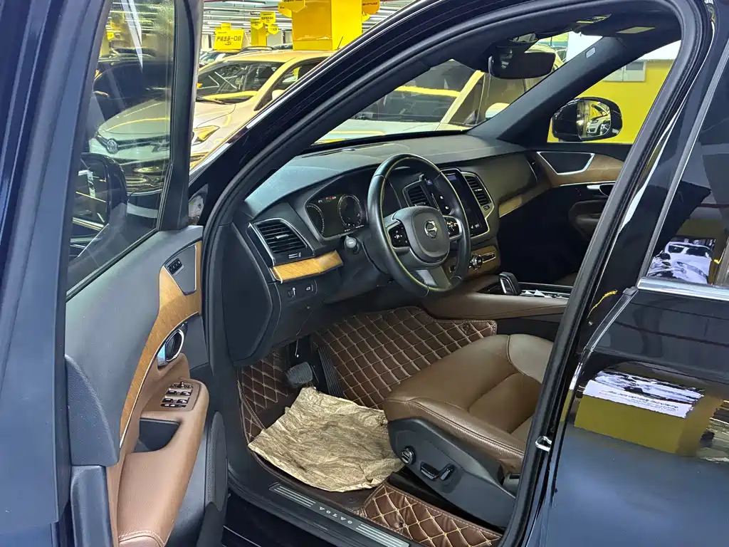Volvo XC90 — миниатюра 3