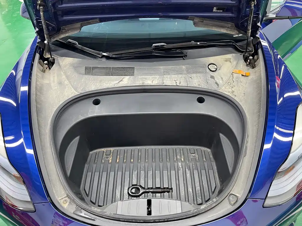 Tesla Model 3 — миниатюра 35
