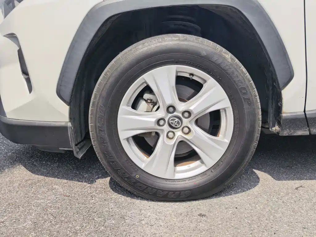 Toyota RAV4 — миниатюра 9