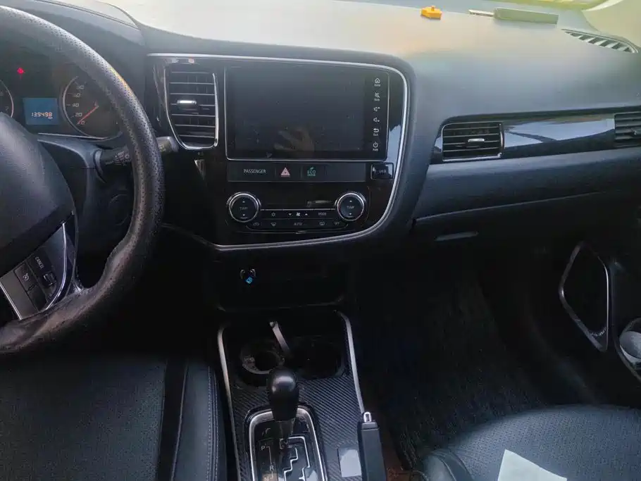 Mitsubishi Outlander — миниатюра 13
