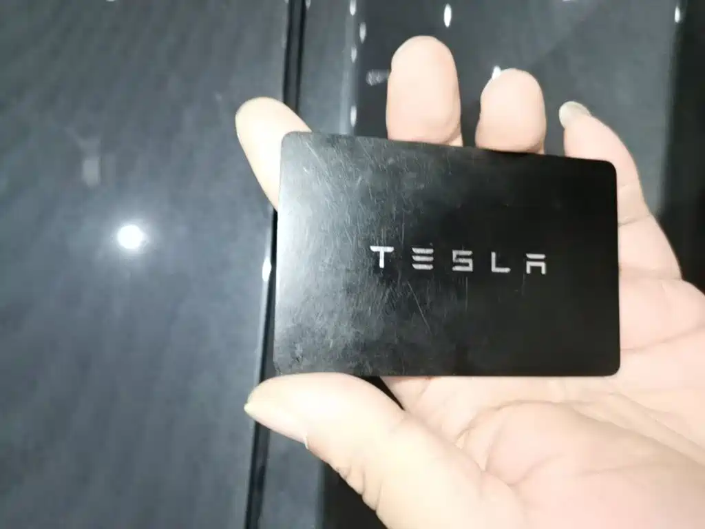 Tesla Model Y — миниатюра 9
