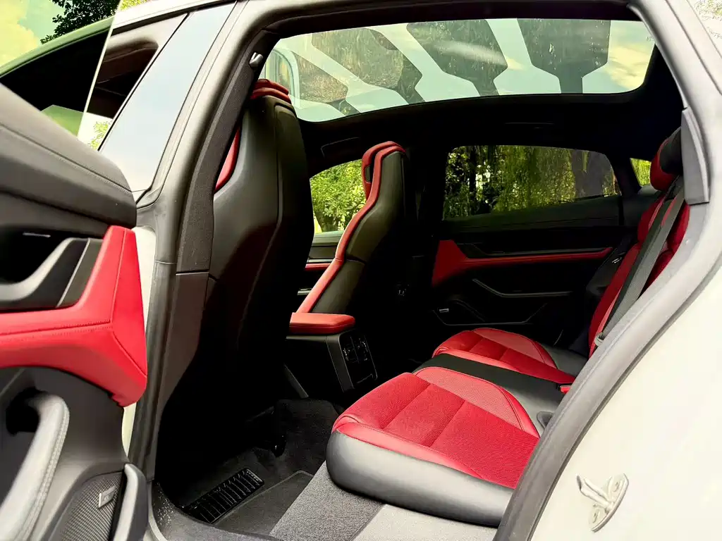 Porsche Taycan — миниатюра 7