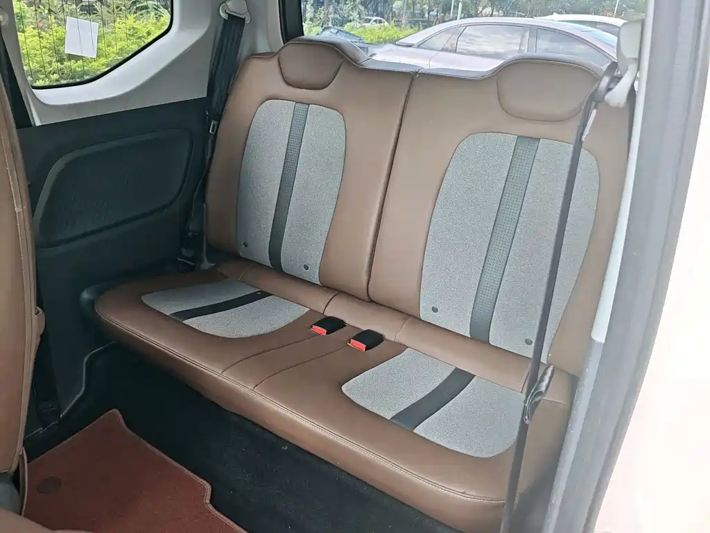 Wuling MINIEV — миниатюра 10