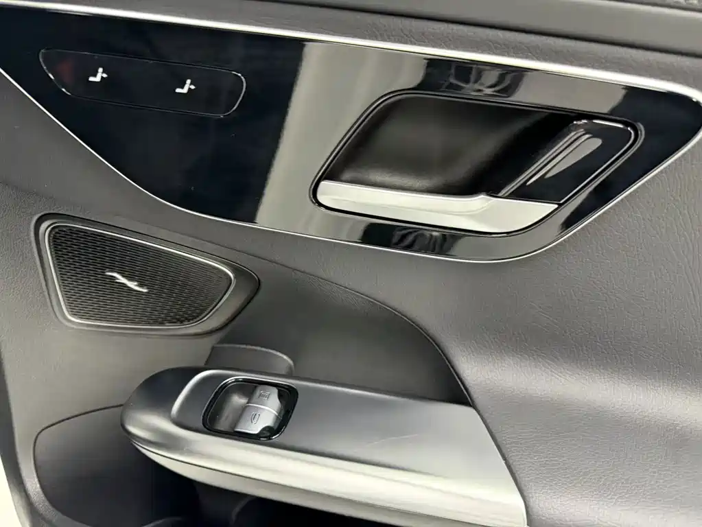 Mercedes-Benz C-Class — миниатюра 10