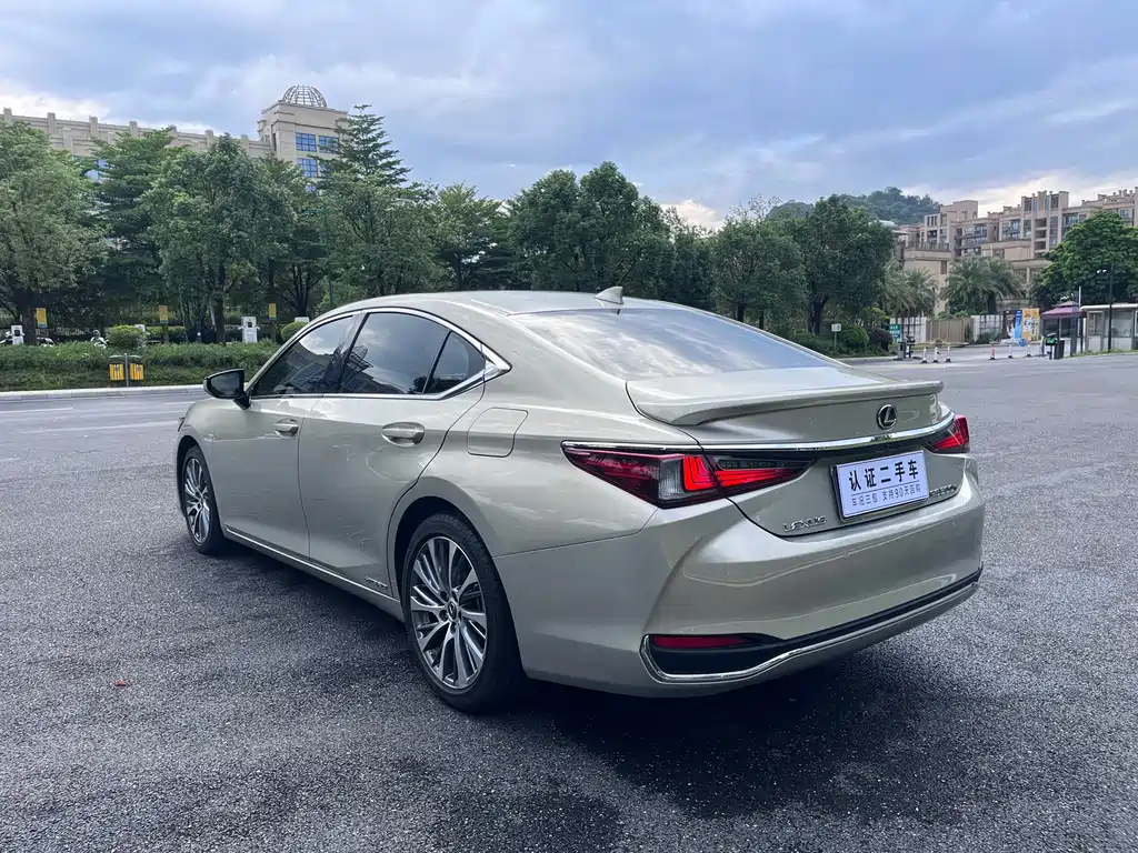 Lexus ES — миниатюра 6