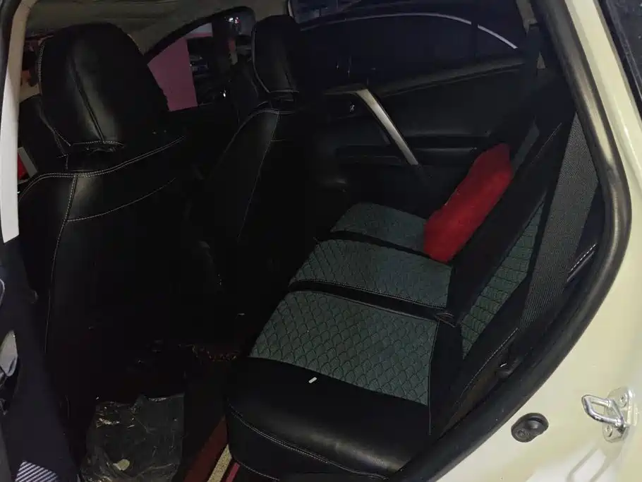 Toyota RAV4 — миниатюра 11