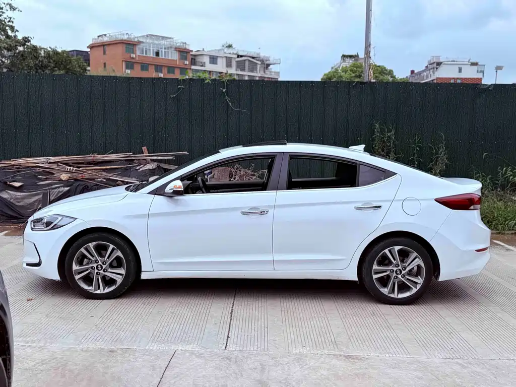 Hyundai Elantra — миниатюра 8