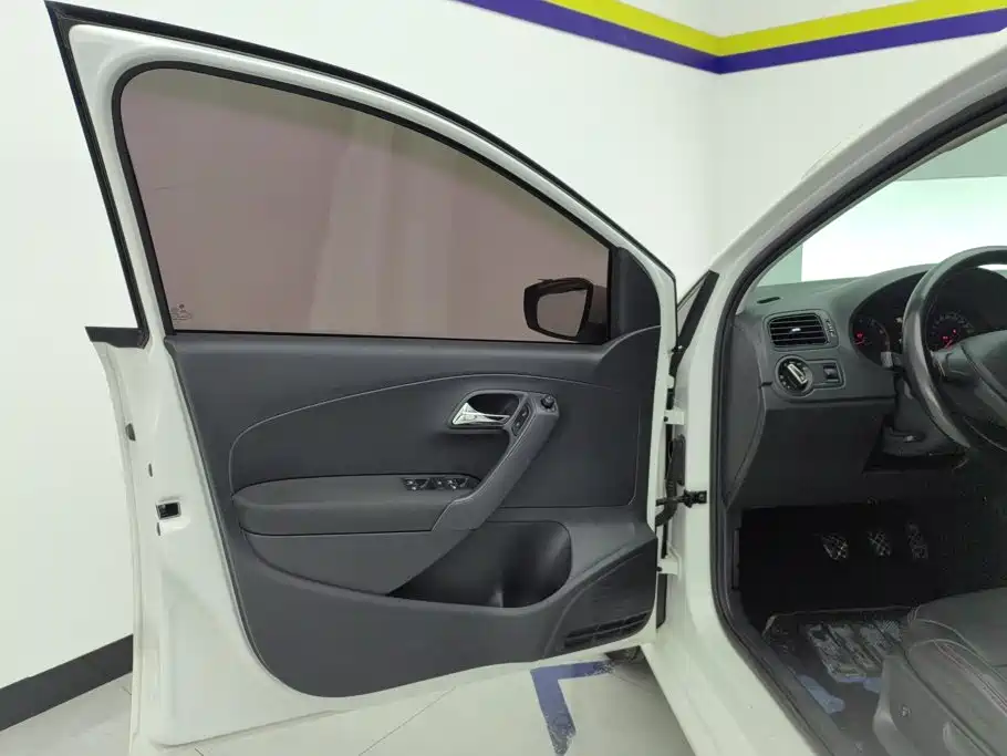Volkswagen Polo — миниатюра 7