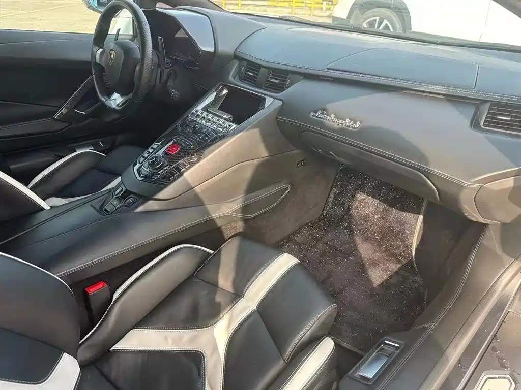 Lamborghini Aventador 2011 LP 700-4