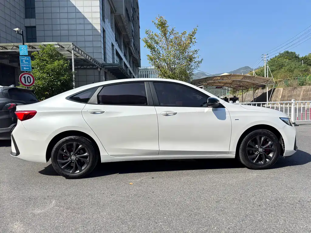 Buick Verano — миниатюра 17
