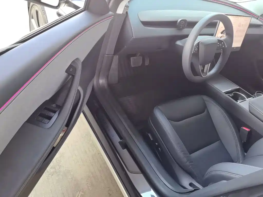 Tesla Model 3 — миниатюра 16
