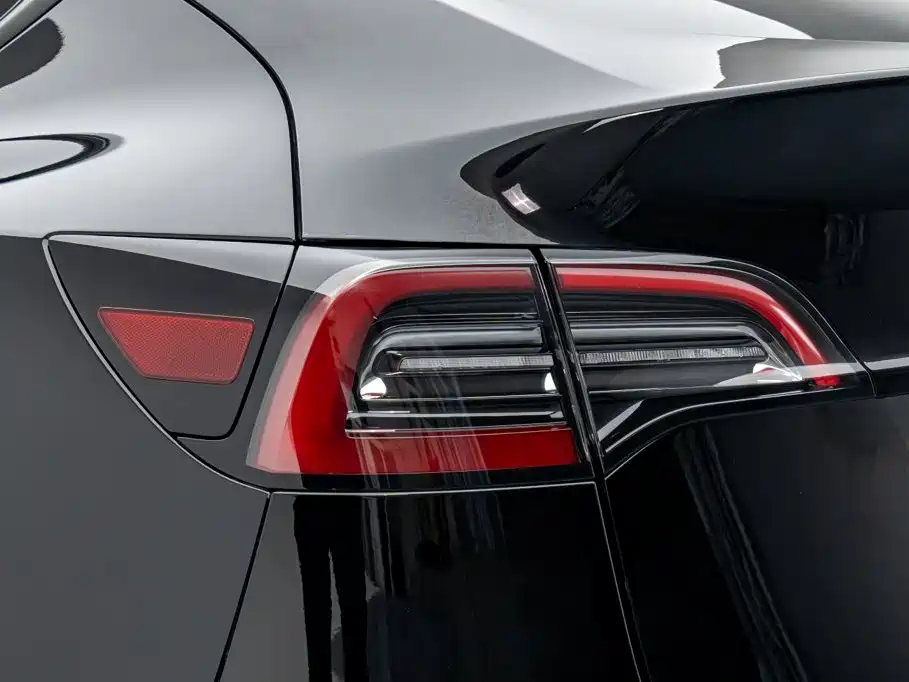 Tesla Model Y — миниатюра 27
