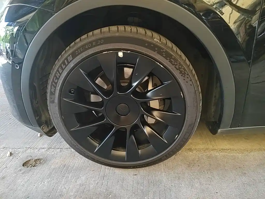 Tesla Model Y — миниатюра 23