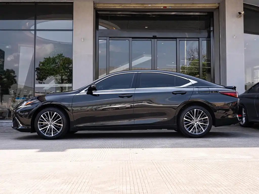 Lexus ES — миниатюра 4