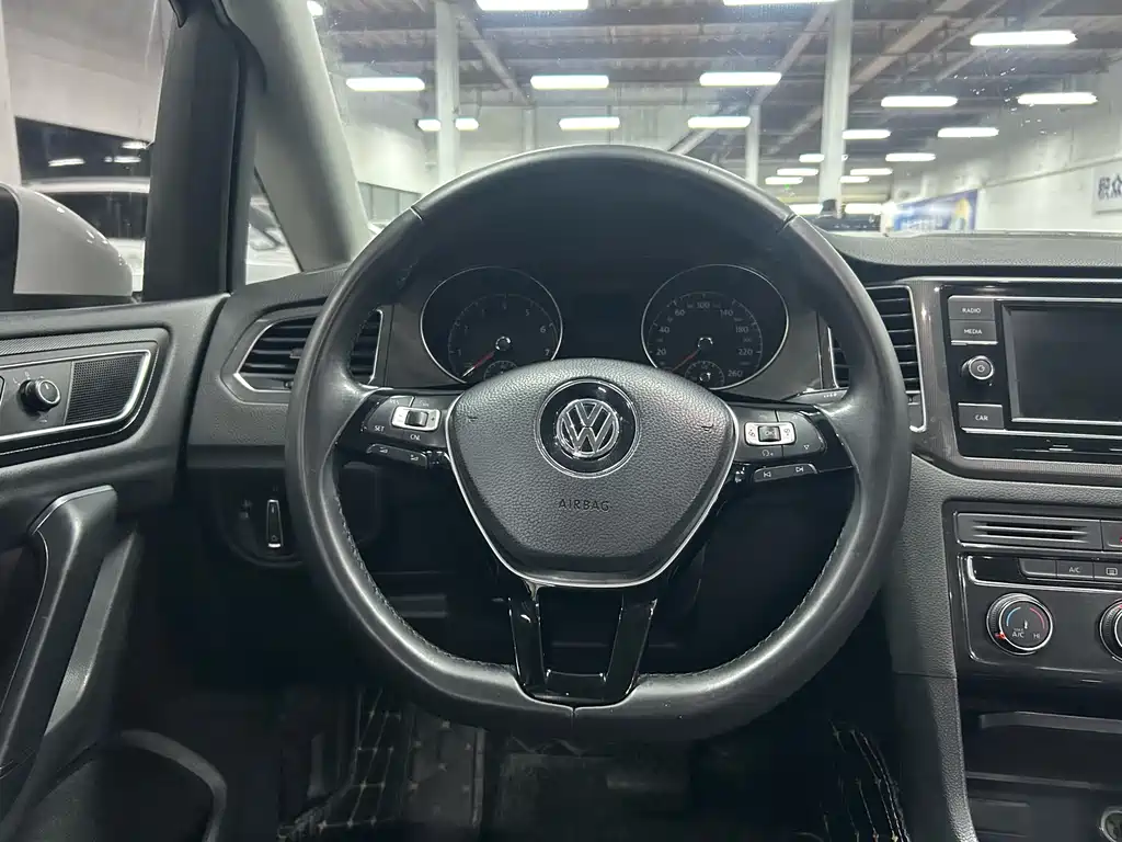 VOLKSWAGEN GOLF*JIAYU