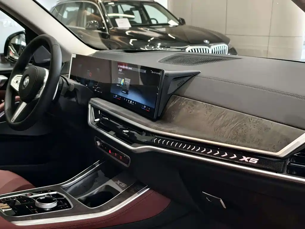 BMW X5 2026 xDrive 30Li Premium M Sport