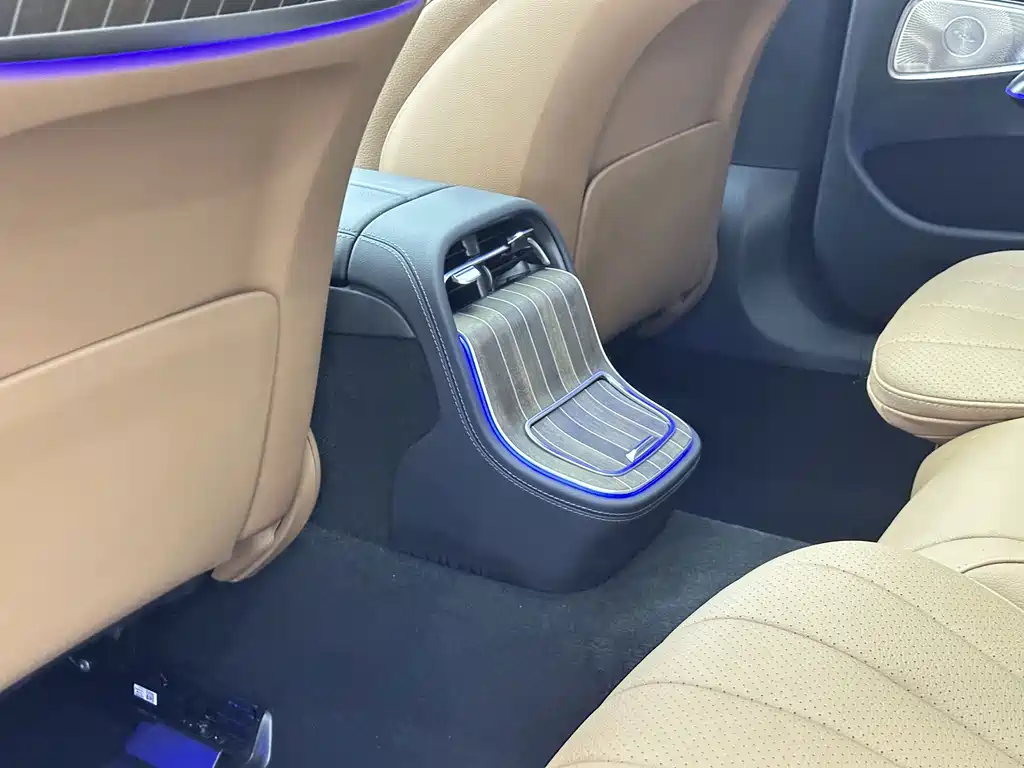 Mercedes-Benz E-Class — миниатюра 19