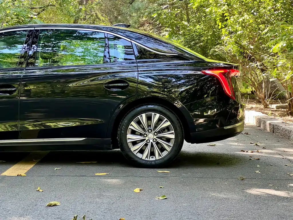 Hongqi Hongqi E-QM5 — миниатюра 13