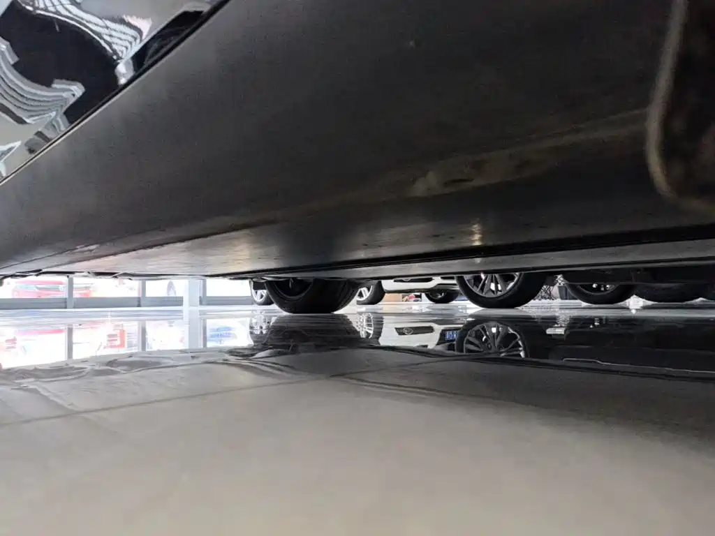 Tesla Model Y — миниатюра 21