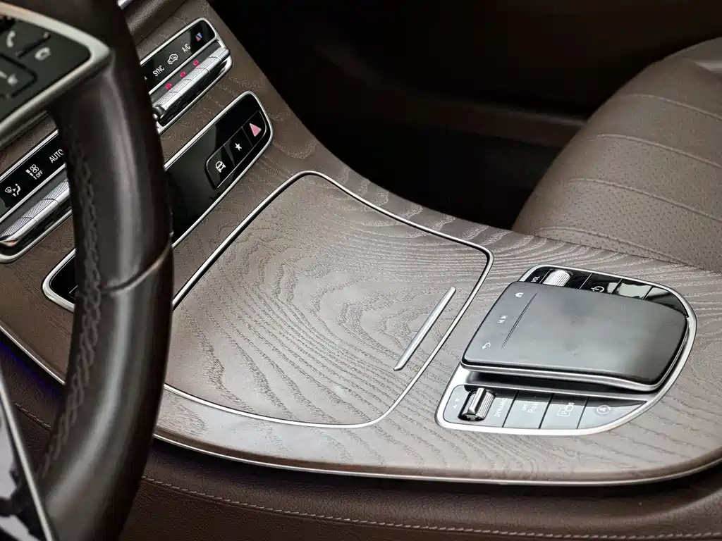 Mercedes-Benz E-Class — миниатюра 9