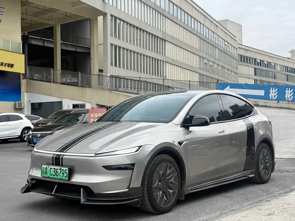 Tesla Model Y L