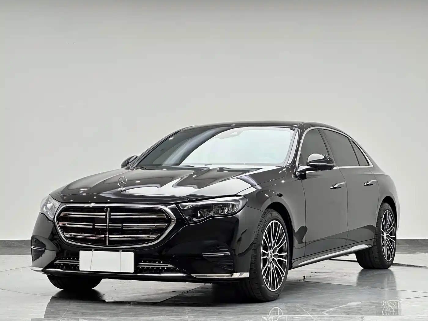奔驰E级 2025款 E 300 L 豪华型 2025