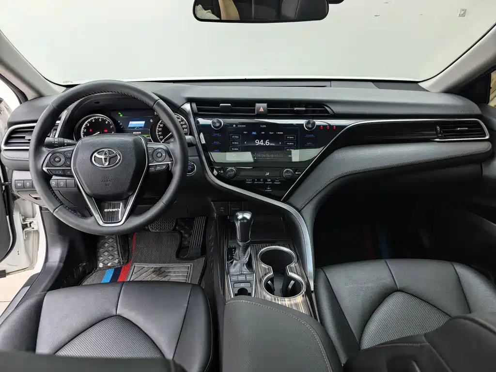 Toyota Camry — миниатюра 13