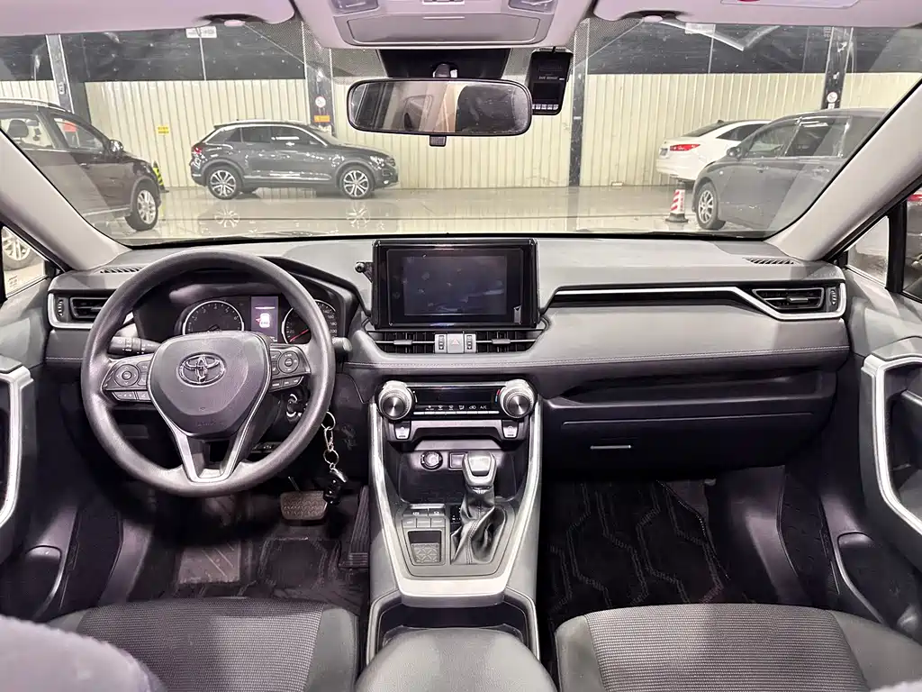 Toyota RAV4 — миниатюра 7
