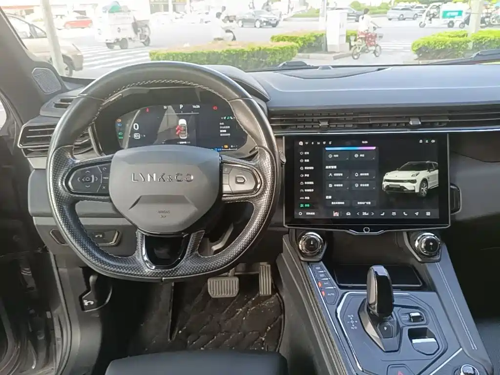 Lynk & Co 01 EM-P — миниатюра 10