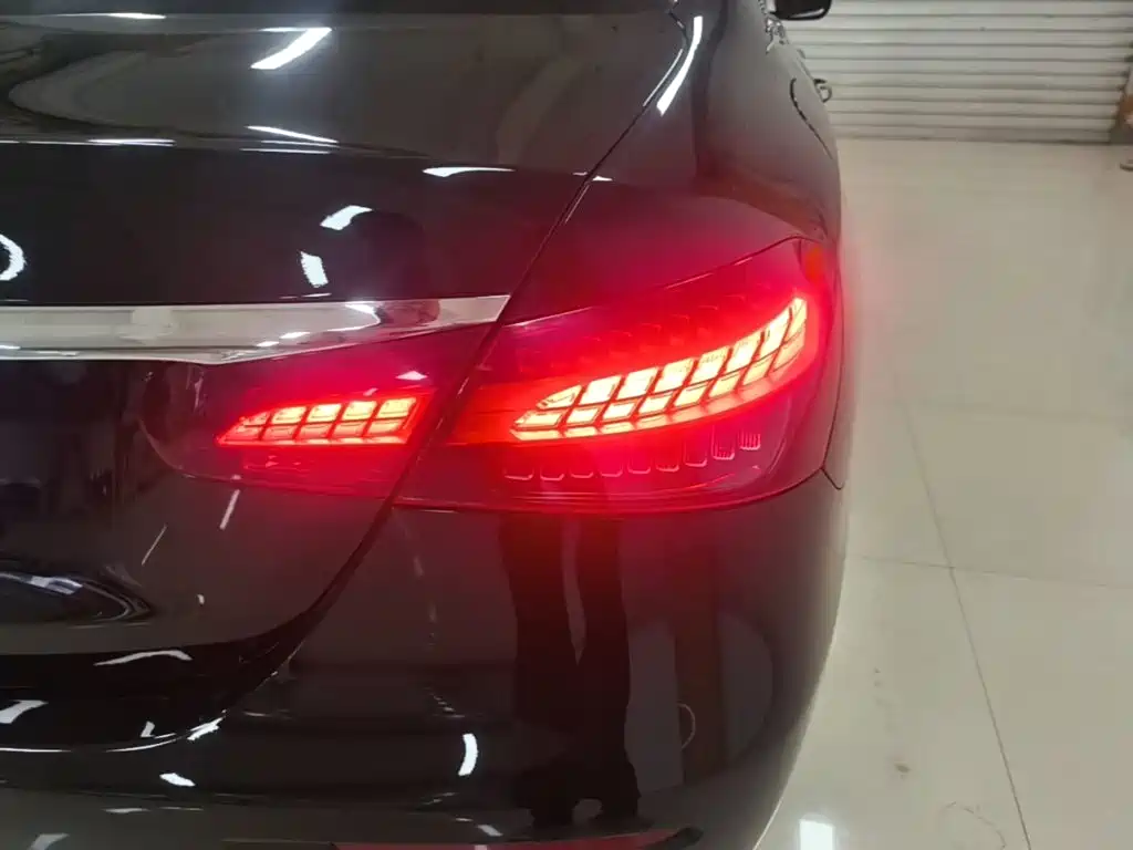 Mercedes-Benz E-Class — миниатюра 8