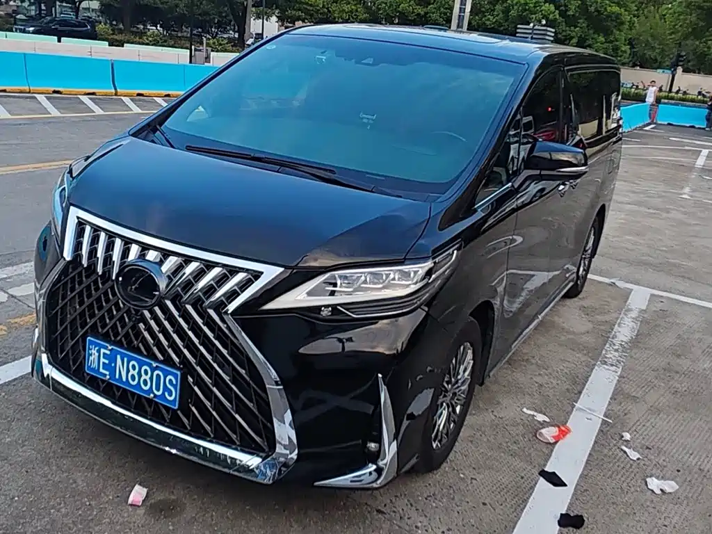 Lexus LM